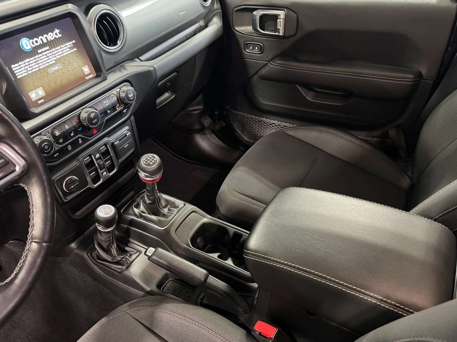 Used 2021 Jeep Wrangler Unlimited Sahara w/ Uconnect 4C Nav & Sound Group AWD/4WD image 17