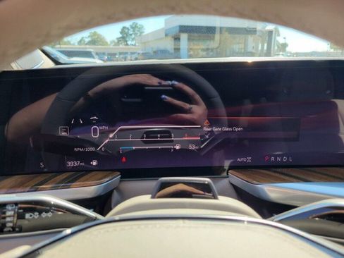 Used 2025 Cadillac Escalade Sport Platinum image 19