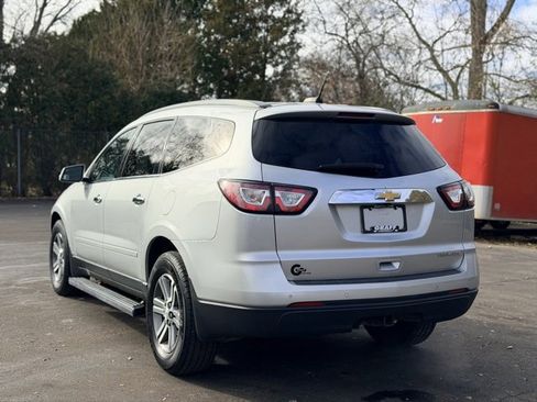 Used 2017 Chevrolet Traverse LT image 4