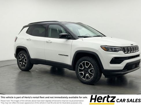 Used 2025 Jeep Compass Trailhawk image 1