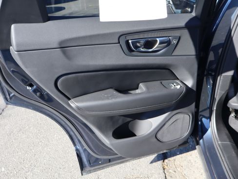 Used 2025 Volvo XC60 B5 Plus image 30