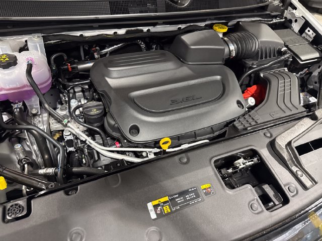 New 2027 Chrysler Pacifica Select w/ Family Tech Group AWD/4WD image 13