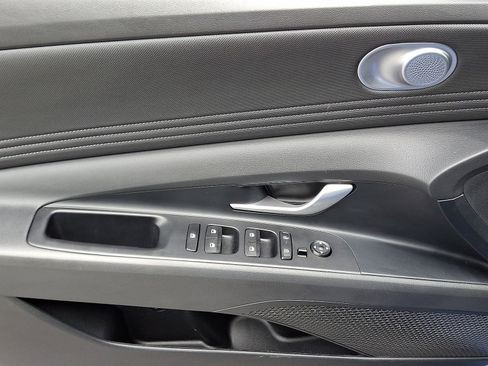 Used 2024 Hyundai Elantra Limited FWD image 10