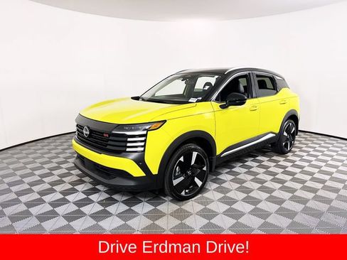 Used 2025 Nissan Kicks SR FWD image 3