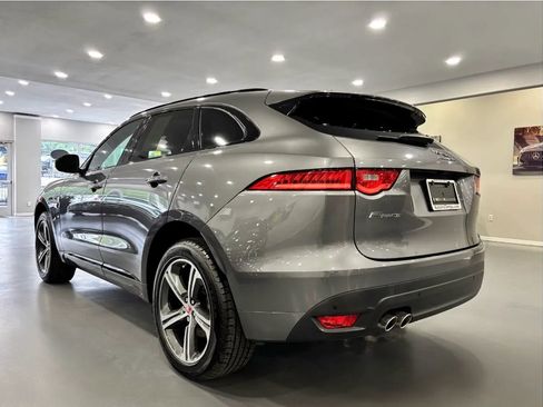 Used 2017 Jaguar F-PACE R-Sport image 5