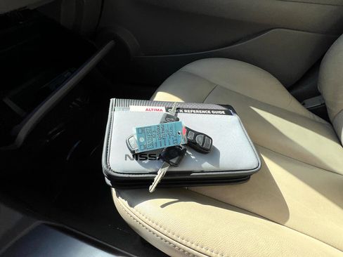 Used 2003 Nissan Altima 3.5 SE image 54