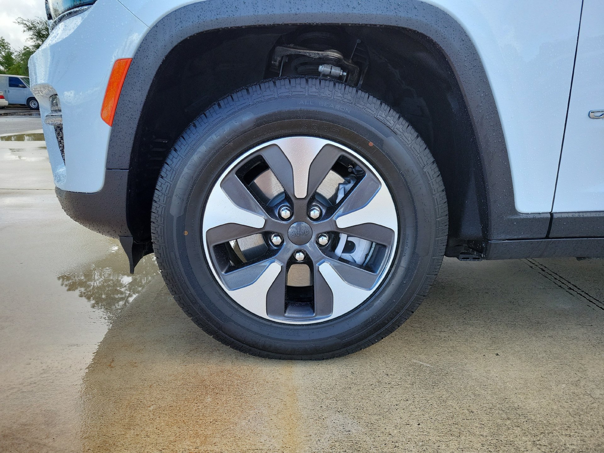 Used 2023 Jeep Grand Cherokee 4WD 4xe image 7