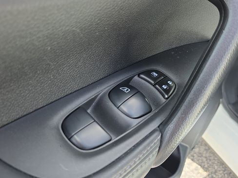 Used 2020 Nissan Rogue Sport S image 18