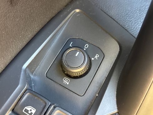 Used 2022 Volkswagen Tiguan S image 48