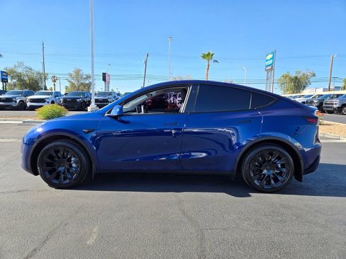 Used 2024 Tesla Model Y 2WD image 3