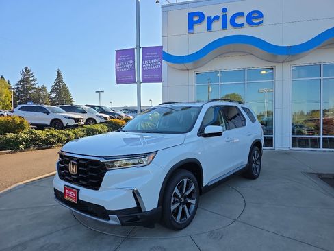 New 2025 Honda Pilot Touring image 1