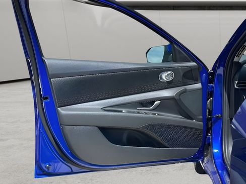 Used 2025 Hyundai Elantra SE w/ Cargo Package image 19