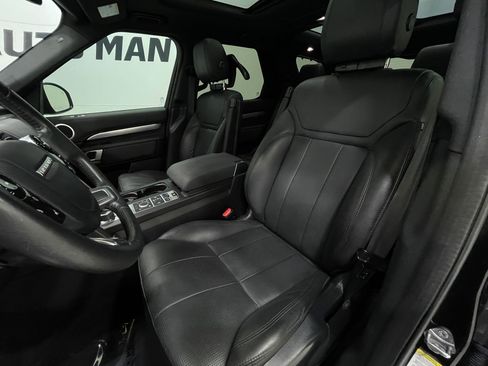 Used 2020 Land Rover Discovery Landmark image 14
