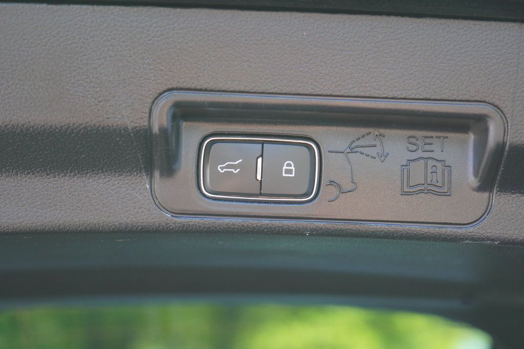 Used 2022 Ford Explorer XLT AWD/4WD image 10