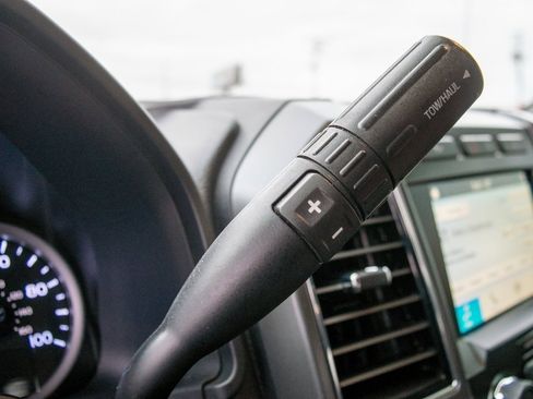 Used 2019 Ford F250 XLT w/ XLT Premium Package image 16