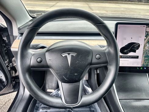 Used 2018 Tesla Model 3 Long Range image 11