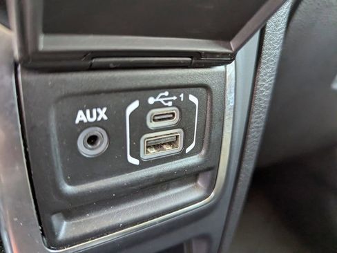 Used 2025 Jeep Wrangler Sahara image 21