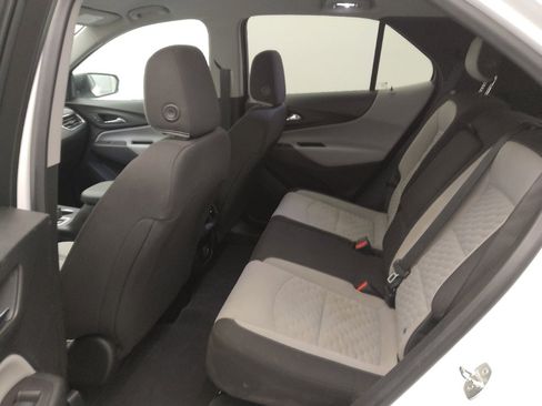 Used 2022 Chevrolet Equinox LS image 18