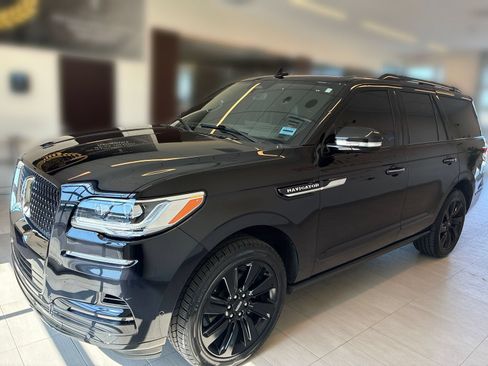 Certified 2023 Lincoln Navigator Reserve AWD/4WD image 4