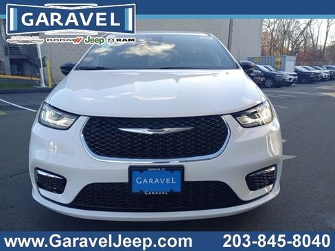 New 2026 Chrysler Pacifica Select image 15