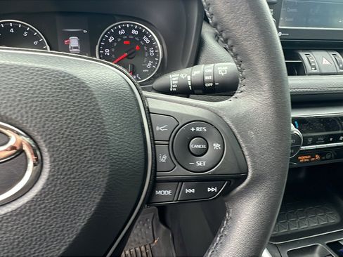Used 2022 Toyota RAV4 XLE Premium image 29