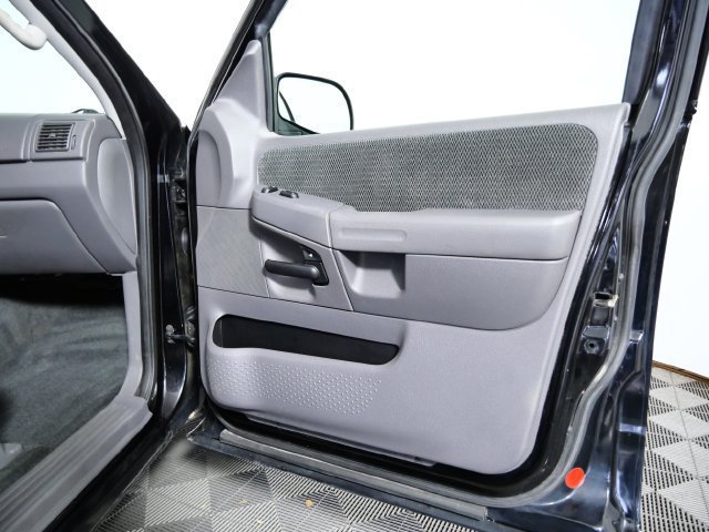 Used 2002 Ford Explorer XLT AWD/4WD image 8