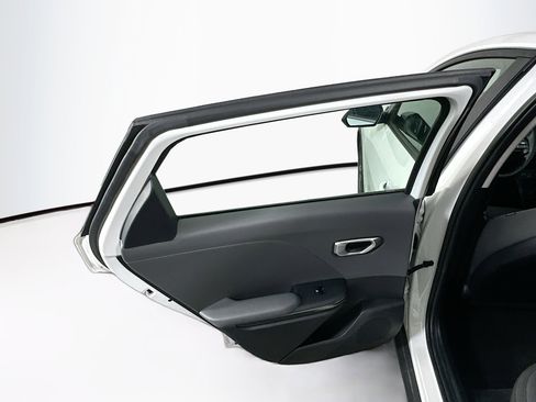 Used 2025 Kia K4 LXS image 26