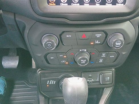 Used 2022 Jeep Renegade Altitude w/ Convenience Group AWD/4WD image 21