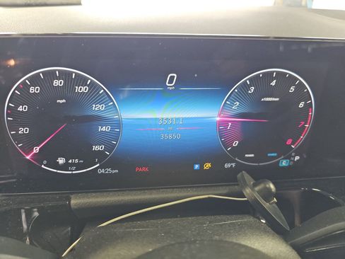 Used 2025 Mercedes-Benz GLA 250 image 11