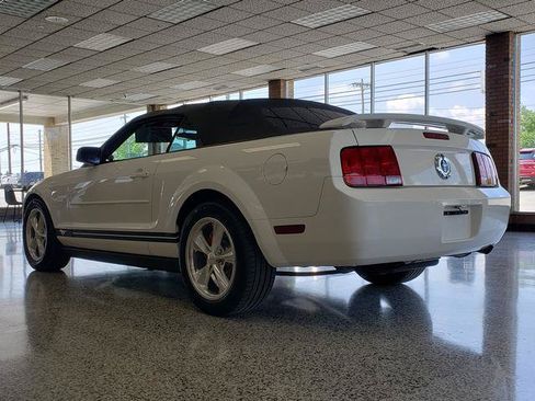 Used 2005 Ford Mustang Premium RWD image 2