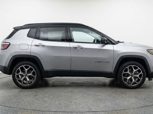 Used 2025 Jeep Compass Limited image 11