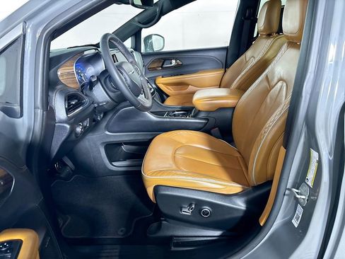 Used 2022 Chrysler Pacifica Pinnacle AWD/4WD image 11