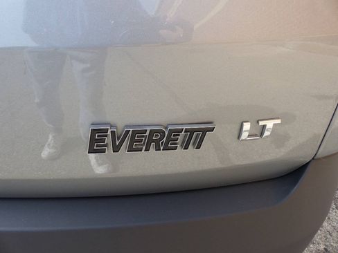 Used 2023 Chevrolet Traverse LT AWD/4WD image 9