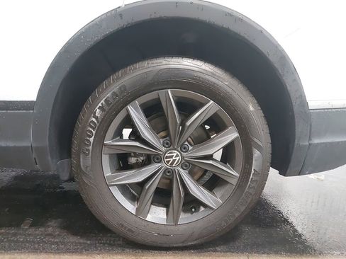 Used 2022 Volkswagen Tiguan SE w/ Panoramic Sunroof Package AWD/4WD image 35