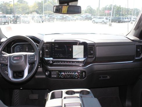 Used 2025 GMC Sierra 1500 SLT image 8