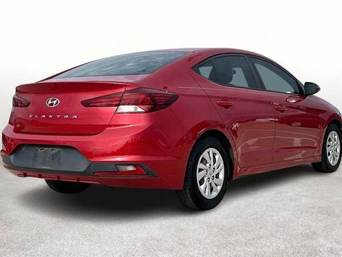 Used 2019 Hyundai Elantra SE image 2