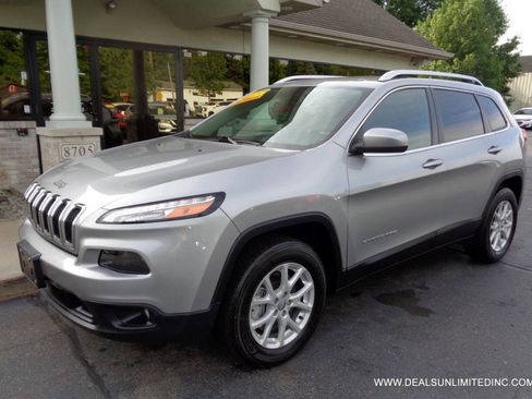 Used 2017 Jeep Cherokee Latitude w/ True North Edition AWD/4WD image 1