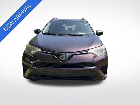 Used 2018 Toyota RAV4 LE FWD image 8
