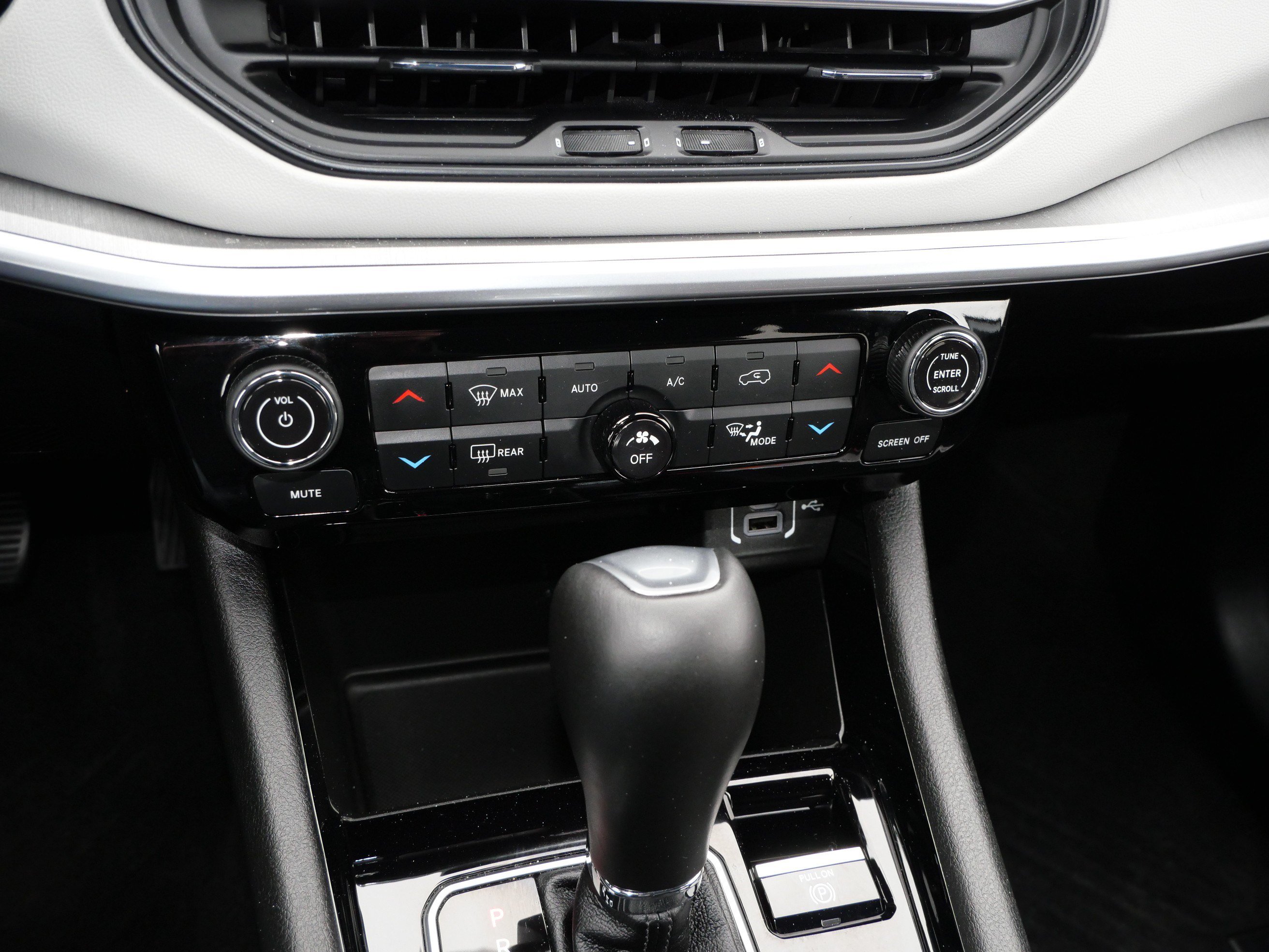 Used 2025 Jeep Compass Limited AWD/4WD image 23