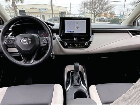 Used 2025 Toyota Corolla LE image 17