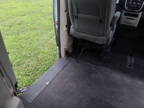 Used 2011 Dodge Grand Caravan Mainstreet w/ PWR Convenience Group FWD image 27