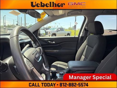 Used 2023 GMC Acadia SLE w/ Driver Convenience Package FWD image 23