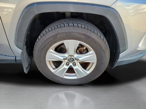 Used 2019 Toyota RAV4 XLE w/ Convenience Package FWD image 15