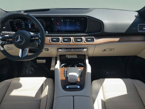 New 2026 Mercedes-Benz GLS 580 4MATIC image 18