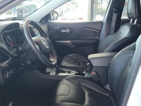 Used 2022 Jeep Cherokee Latitude Lux w/ Mopar Interior Package AWD/4WD image 10