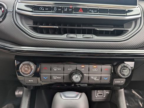 New 2025 Jeep Compass Limited w/ Sun & Sound Group image 27