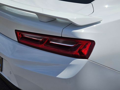 Certified 2016 Chevrolet Camaro SS RWD image 12
