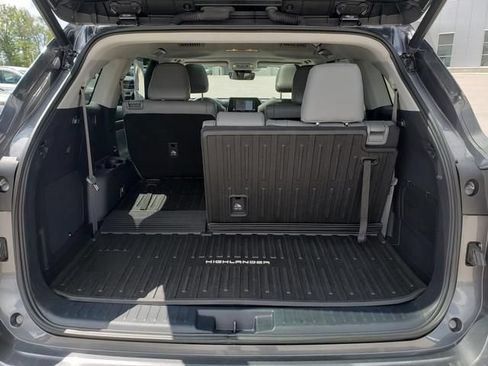 Used 2022 Toyota Highlander Limited AWD/4WD image 7