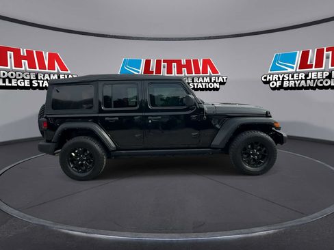Used 2022 Jeep Wrangler Unlimited Sport AWD/4WD image 9