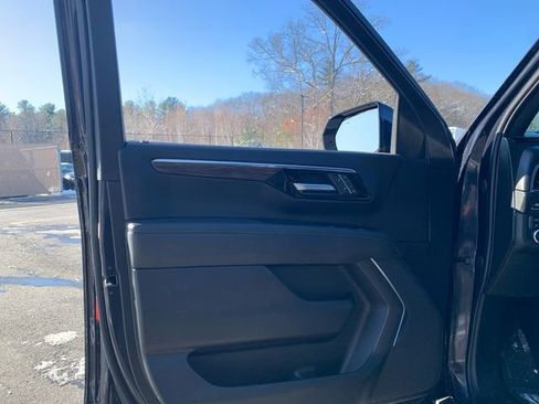 Used 2025 Chevrolet Tahoe Z71 image 24